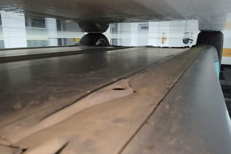 Used Tesla Model Y 2022 Long-Range All-Wheel-Drive Version Right Side Sill