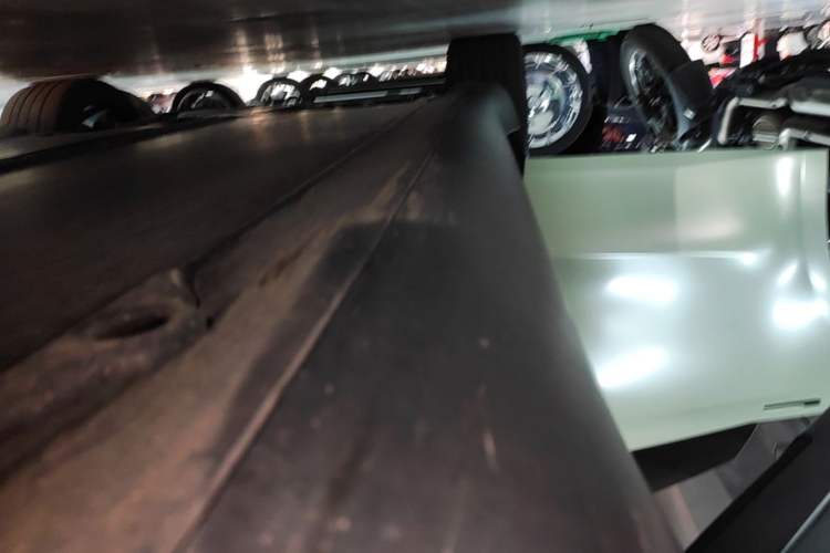 Used Tesla Model Y 2022 Long-Range All-Wheel-Drive Version Right Side Sill