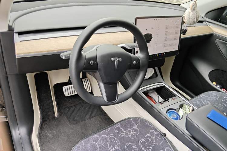 Used Tesla Model Y 2022 Performance High-Performance All-Wheel-Drive Version Steering Wheel