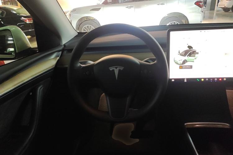 Used Tesla Model Y 2022 Long-Range All-Wheel-Drive Version Steering Wheel