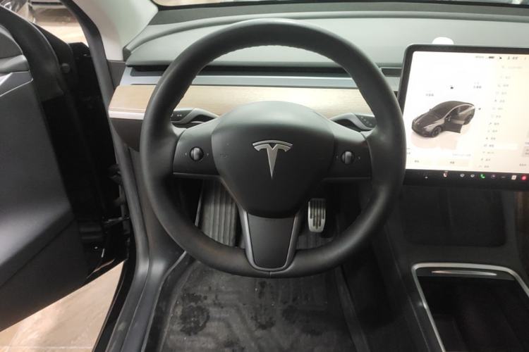Used Tesla Model Y 2022 Rear-Wheel-Drive Version Steering Wheel