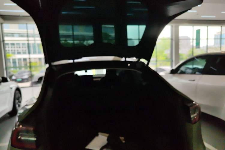 Used Tesla Model Y 2022 Long-Range All-Wheel-Drive Version Trunk