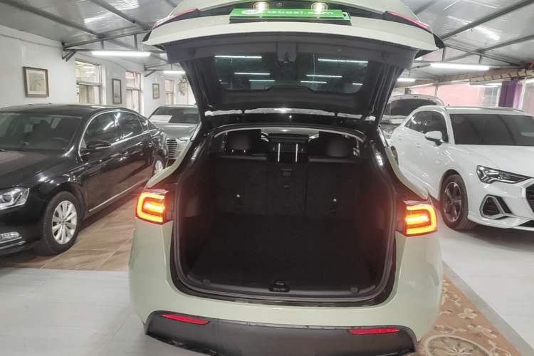 Used Tesla Model Y 2022 Rear-Wheel-Drive Version Trunk