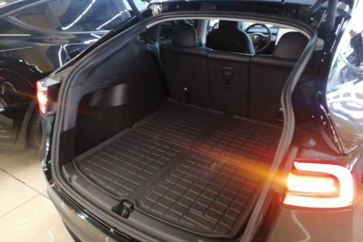 Used Tesla Model Y 2022 Rear-Wheel-Drive Version Trunk