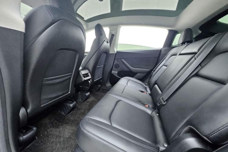 Used Tesla Model Y 2022 Rear-Wheel-Drive Version Interior 3
