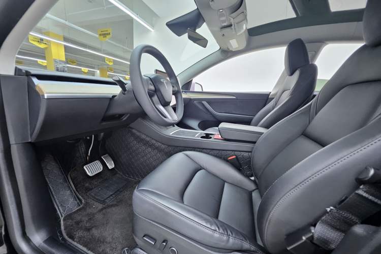 Used Tesla Model Y 2022 Rear-Wheel-Drive Version Interior 4