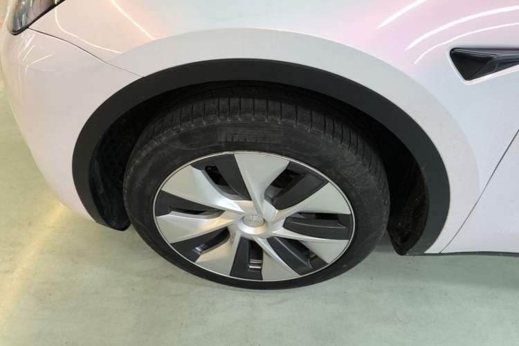 Used Tesla Model Y 2022 Revised Version Rear-Wheel Drive Left Front Wheel Hub