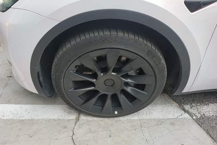 Used Tesla Model Y 2022 Revised Version Rear-Wheel Drive Left Front Wheel Hub