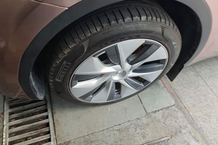 Used Tesla Model Y 2022 Revised Version Rear-Wheel Drive Left Front Wheel Hub