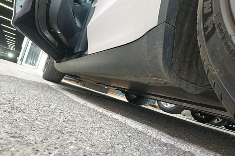 Used Tesla Model Y 2022 Revised Version Rear-Wheel Drive Left Side Sill