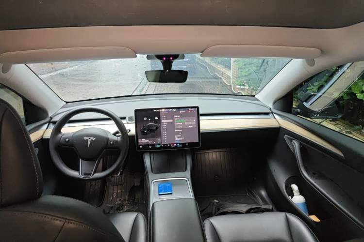 Used Tesla Model Y 2022 Rear-Wheel-Drive Version Center Console