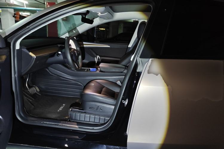 Used Tesla Model Y 2022 Rear-Wheel-Drive Version Left Front Seat