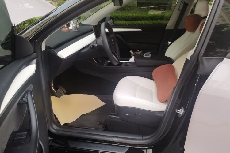 Used Tesla Model Y 2022 Long-Range All-Wheel-Drive Version Left Front Seat