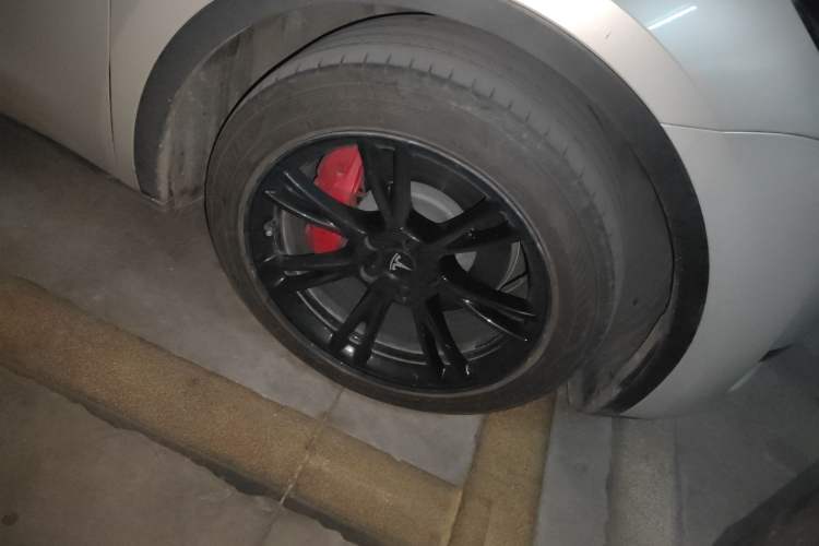 Used Tesla Model Y 2022 Revised Version Rear-Wheel Drive Right Front Wheel Hub