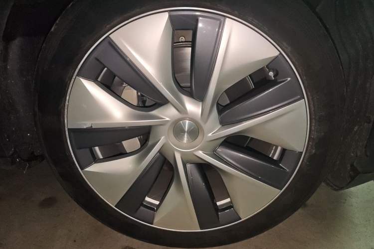 Used Tesla Model Y 2022 Revised Version Rear-Wheel Drive Right Front Wheel Hub
