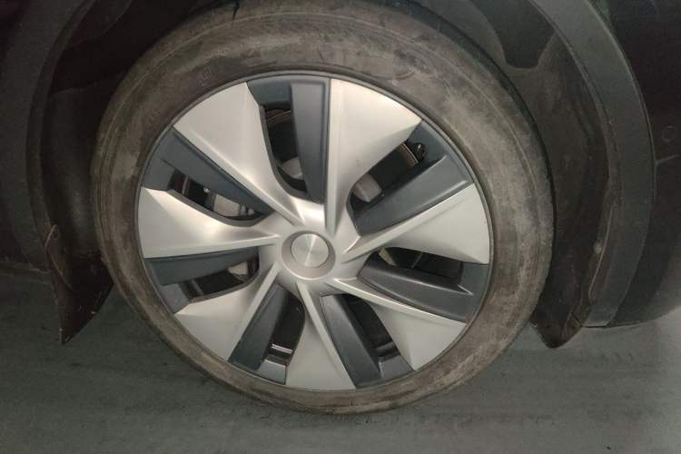 Used Tesla Model Y 2022 Rear-Wheel-Drive Version Right Front Wheel Hub