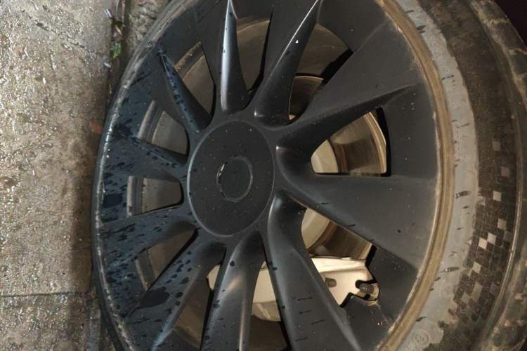Used Tesla Model Y 2022 Rear-Wheel-Drive Version Right Front Wheel Hub