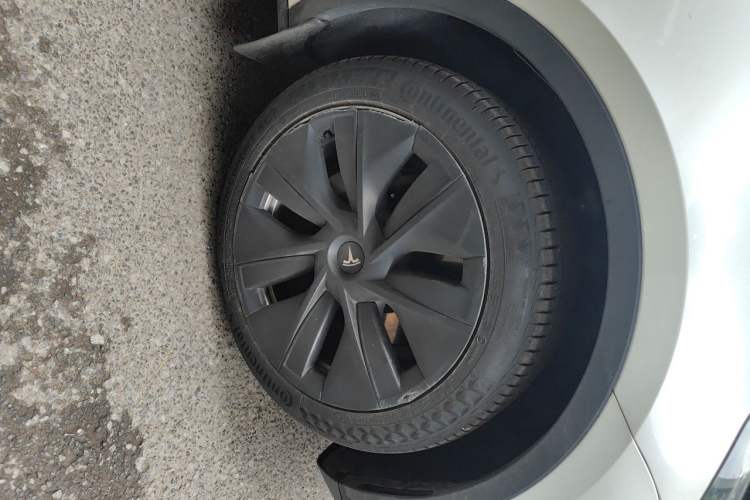 Used Tesla Model Y 2022 Revised Version Rear-Wheel Drive Right Front Wheel Hub