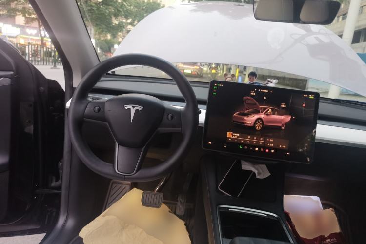 Used Tesla Model Y 2022 Long-Range All-Wheel-Drive Version Steering Wheel