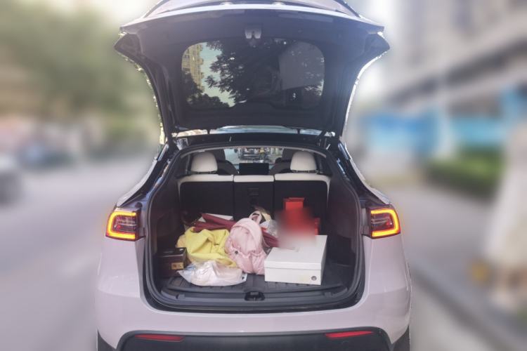 Used Tesla Model Y 2022 Long-Range All-Wheel-Drive Version Trunk