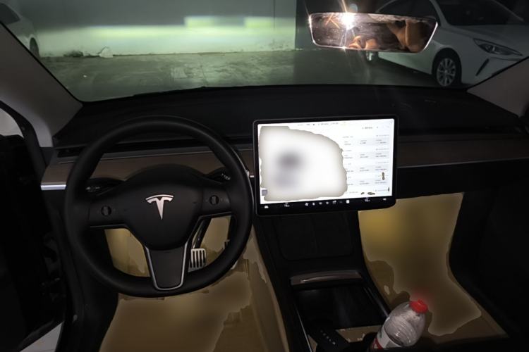 Used Tesla Model Y 2022 Rear-Wheel-Drive Version Center Console