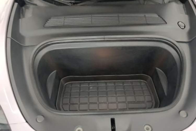 Used Tesla Model Y 2022 Rear-Wheel-Drive Version Engine Bay