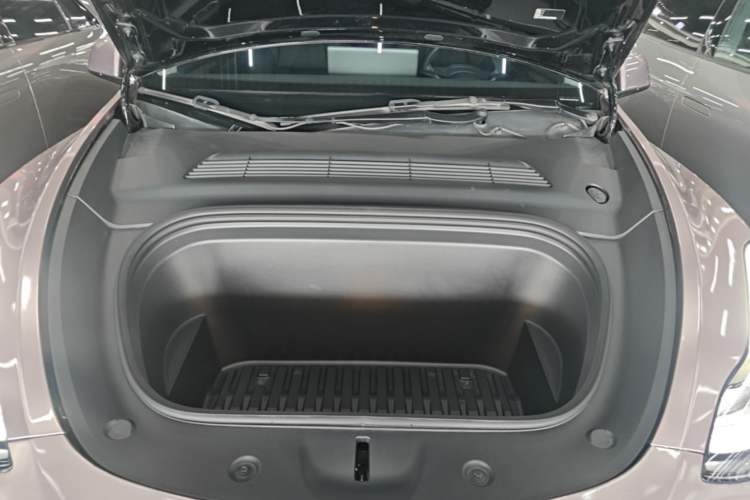 Used Tesla Model Y 2022 Rear-Wheel-Drive Version Engine Bay