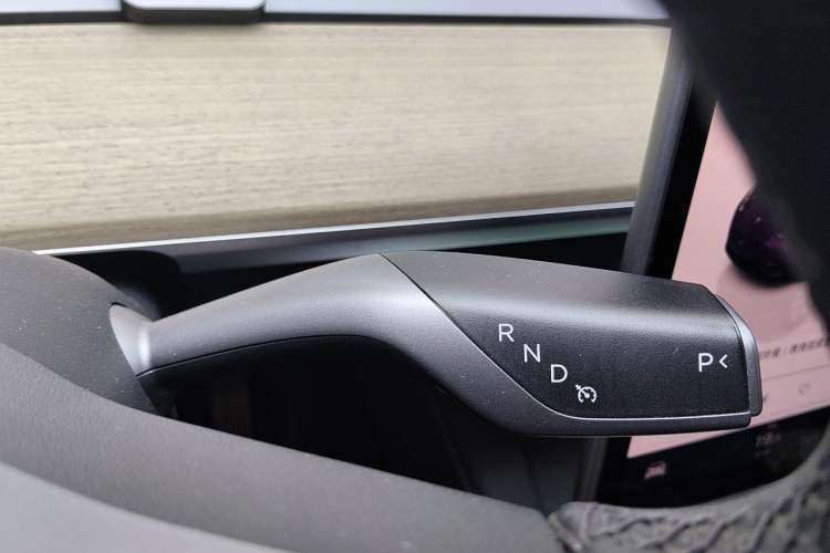 Used Tesla Model Y 2022 Revised Version Rear-Wheel Drive Gear Lever