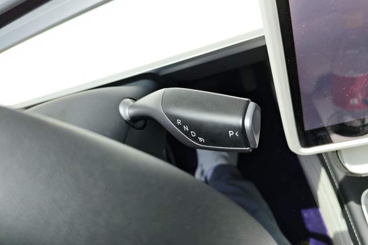 Used Tesla Model Y 2022 Revised Version Rear-Wheel Drive Gear Lever