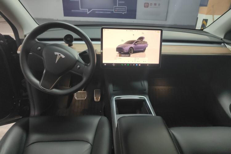 Used Tesla Model Y 2022 Long-Range All-Wheel-Drive Version Interior 2
