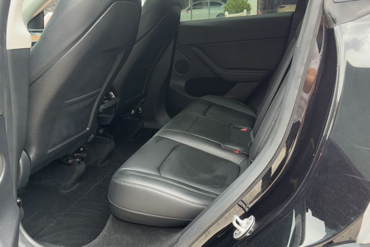 Used Tesla Model Y 2022 Rear-Wheel-Drive Version Interior 2
