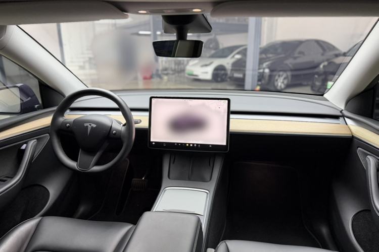 Used Tesla Model Y 2022 Long-Range All-Wheel-Drive Version Interior 3