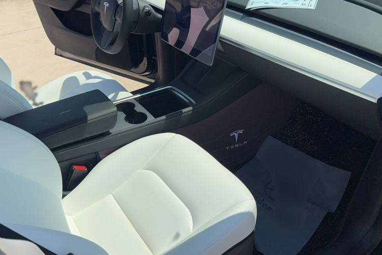 Used Tesla Model Y 2022 Revised Version Rear-Wheel Drive Interior 4
