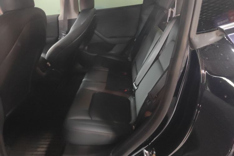 Used Tesla Model Y 2022 Long-Range All-Wheel-Drive Version Interior 4