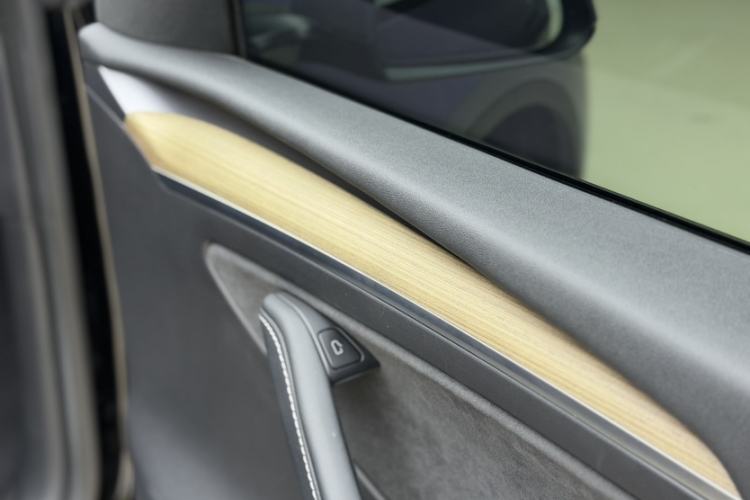 Used Tesla Model Y 2022 Long-Range All-Wheel-Drive Version Interior 5