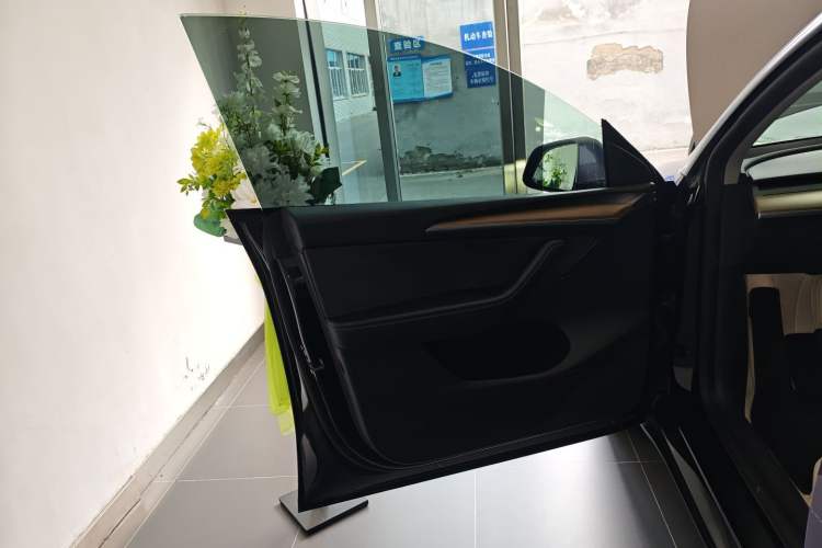 Used Tesla Model Y 2022 Revised Version Rear-Wheel Drive Left Front Door Interior