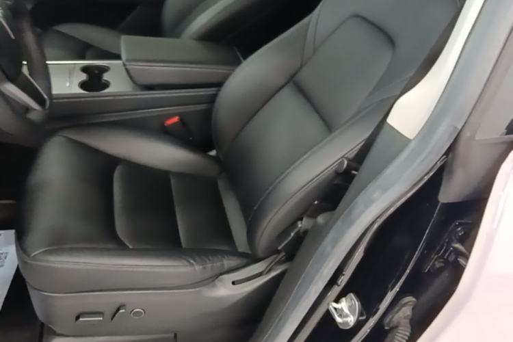 Used Tesla Model Y 2022 Rear-Wheel-Drive Version Left Front Seat