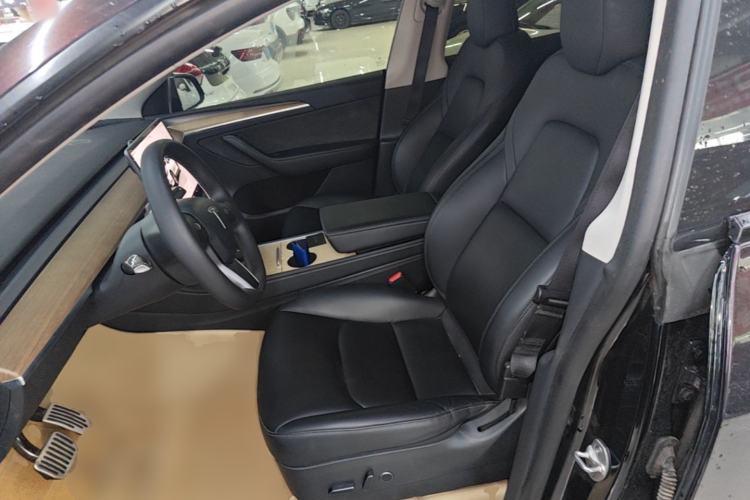 Used Tesla Model Y 2022 Rear-Wheel-Drive Version Left Front Seat