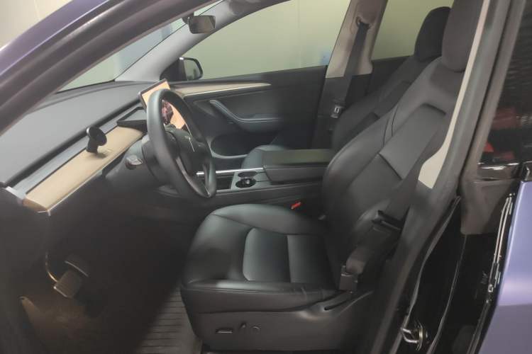 Used Tesla Model Y 2022 Long-Range All-Wheel-Drive Version Left Front Seat
