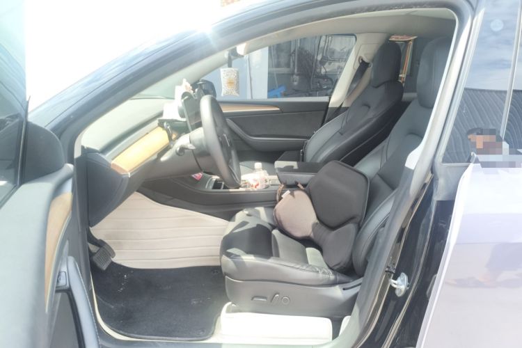 Used Tesla Model Y 2022 Long-Range All-Wheel-Drive Version Left Front Seat