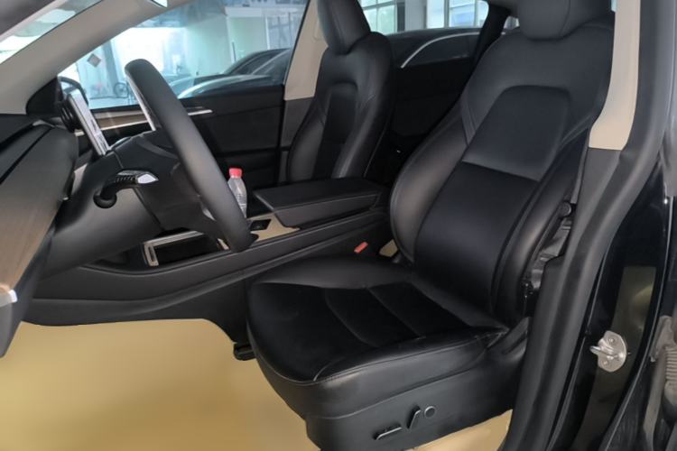Used Tesla Model Y 2022 Rear-Wheel-Drive Version Left Front Seat