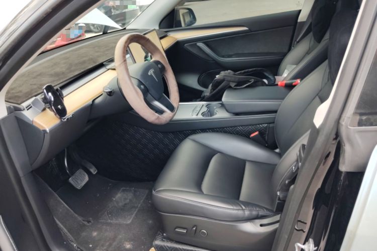 Used Tesla Model Y 2022 Rear-Wheel-Drive Version Left Front Seat