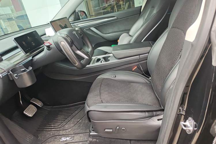 Used Tesla Model Y 2022 Rear-Wheel-Drive Version Left Front Seat