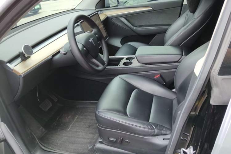 Used Tesla Model Y 2022 Rear-Wheel-Drive Version Left Front Seat
