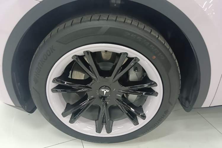 Used Tesla Model Y 2022 Rear-Wheel-Drive Version Left Front Wheel Hub