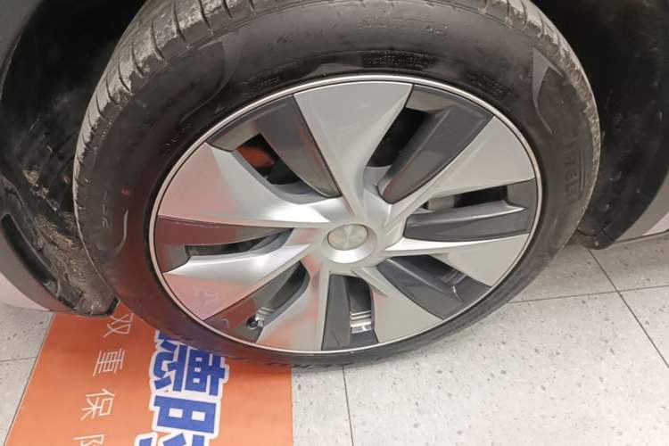 Used Tesla Model Y 2022 Revised Version Rear-Wheel Drive Left Front Wheel Hub
