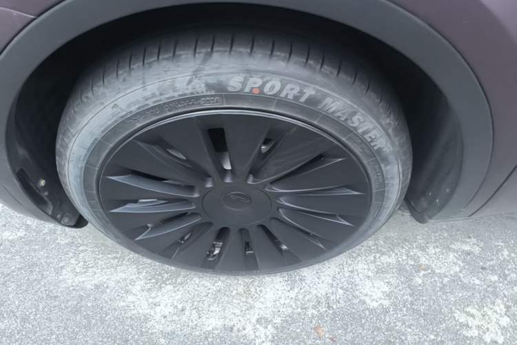 Used Tesla Model Y 2022 Rear-Wheel-Drive Version Left Front Wheel Hub