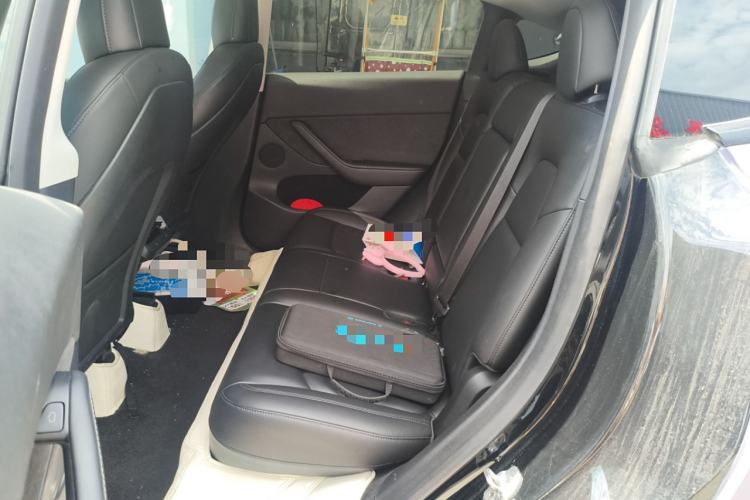 Used Tesla Model Y 2022 Long-Range All-Wheel-Drive Version Left Rear Seat