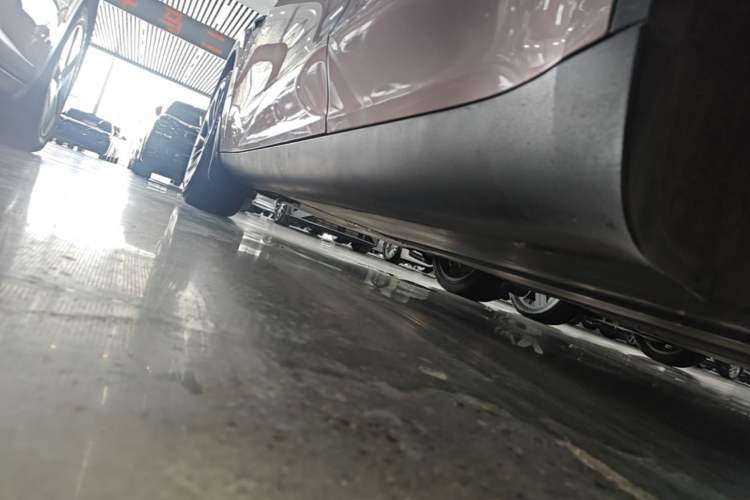 Used Tesla Model Y 2022 Rear-Wheel-Drive Version Left Side Sill