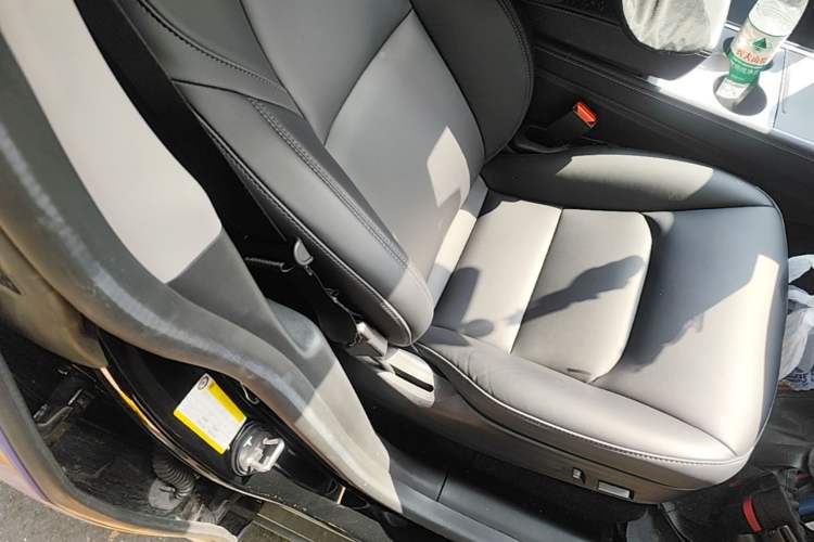 Used Tesla Model Y 2022 Long-Range All-Wheel-Drive Version Right Front Seat